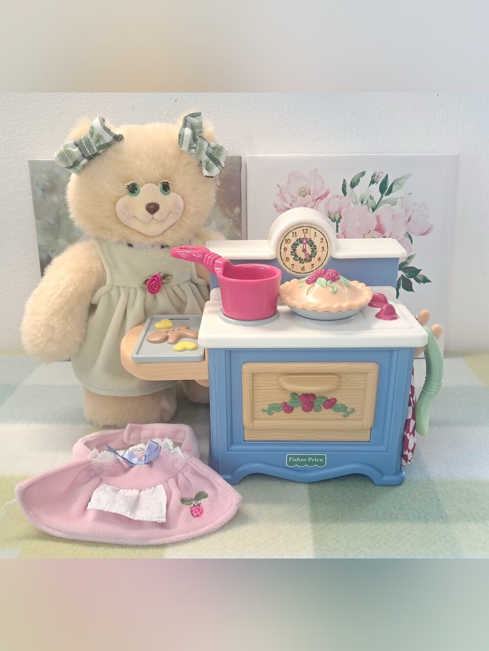 Fisher-Price Briarberry Mollyberry Bear & Kitchen Stove Set Vintage 1998